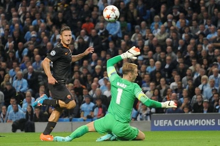 Totti ghi bàn tuyệt đẹp quân bình tỉ số 1-1 cho AS Roma trước Man City ở lượt trận thứ 2 Champions League.